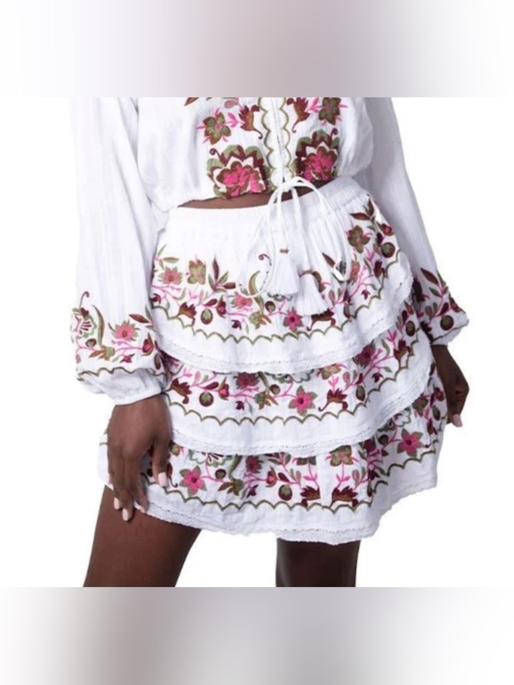 Allison, New York embroidered white skirt size medium waist 13 stretch 17.